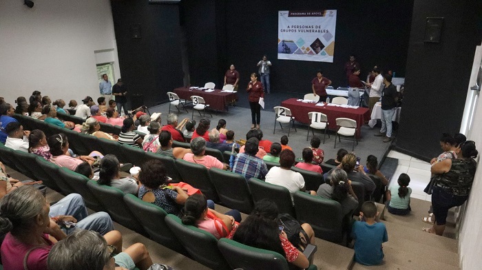 El Ayuntamiento de Manzanillo entrega apoyos a 259 familias manzanillenses