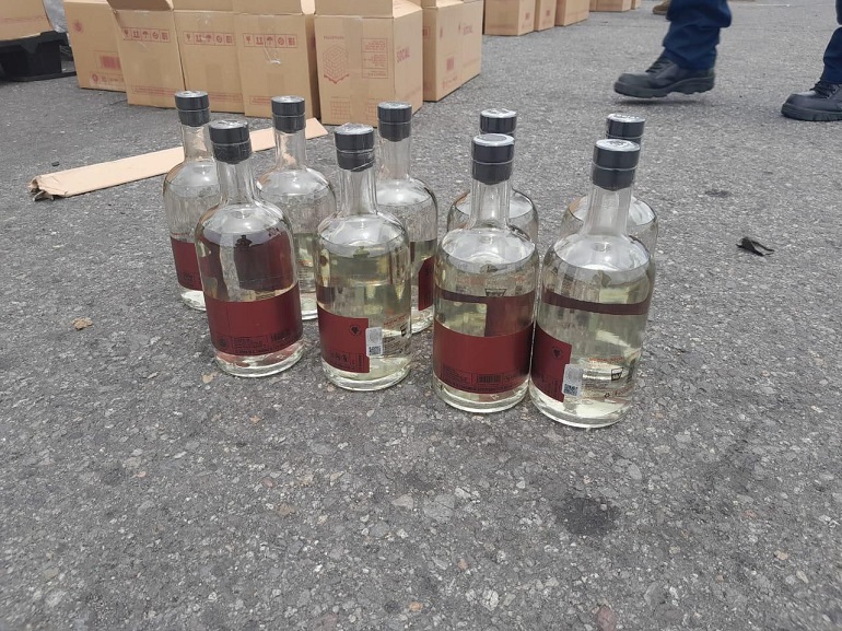 En conjunto con la Aduana Manzanillo, asegura aproximadamente 5 mil 400 kilogramos de metanfetamina, contenidos en botellas de mezcal artesanal