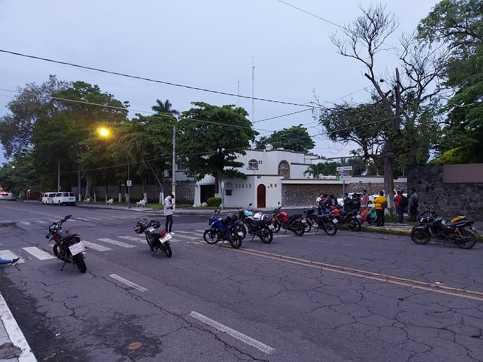 Motociclistas de Colima, se manifiestan en contra del retiro de unidades por parte de Movilidad