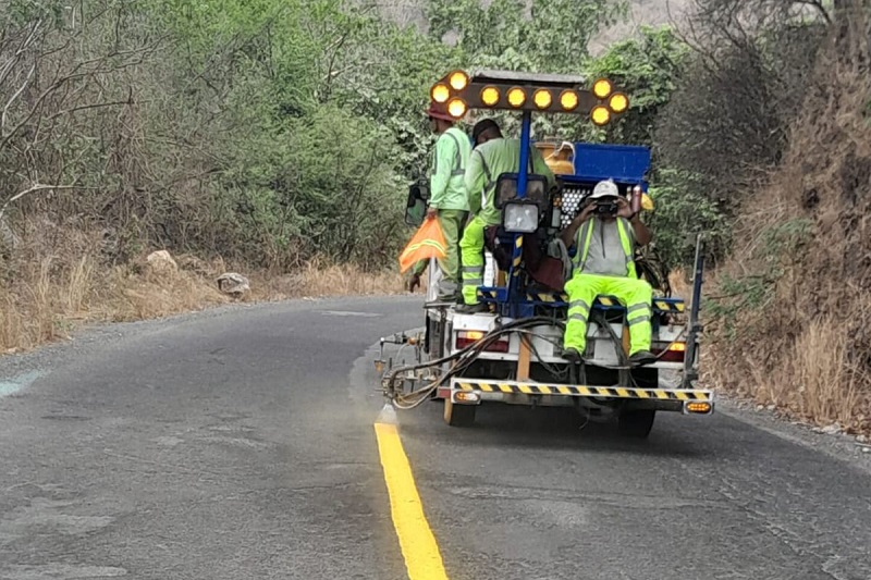 Gobierno Colima continúa acciones preventivas en carreteras, por temporal de lluvias