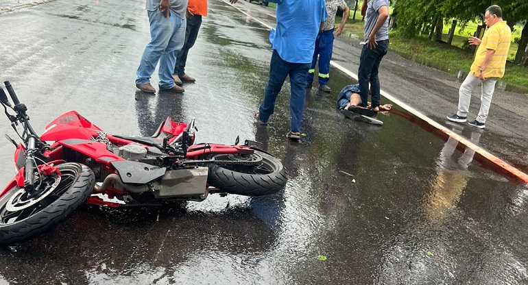 Una persona fallecida y otra más lesionada en fuerte accidente cerca del puente conocido como de la “Pepsi”, en Colima