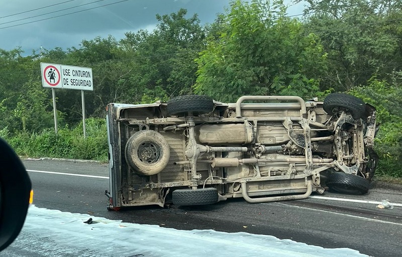 Fuerte accidente en la carretera Tecomán-Colima, deja a una persona fallecida