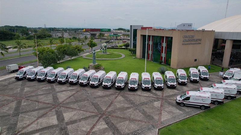 Indira recibió 25 ambulancias de la Beneficencia Pública para fortalecer a Sector Salud de Colima; inversión de casi 57 mdp