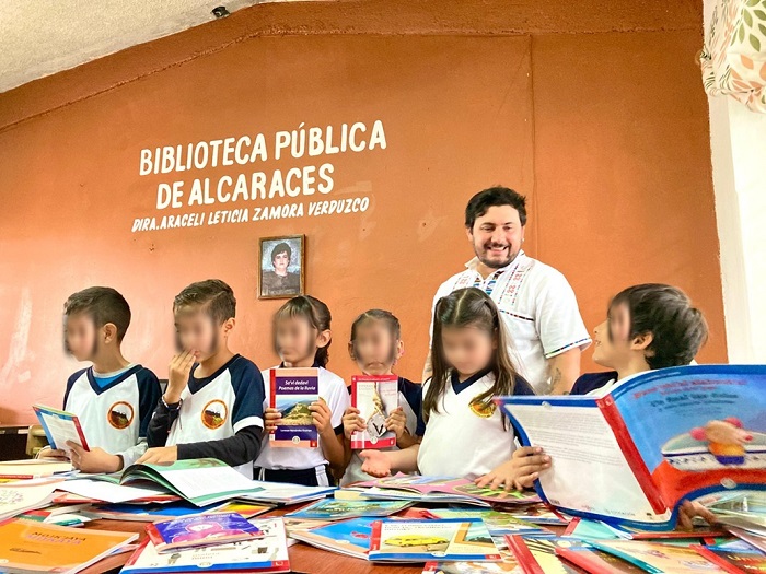Cultura arranca la entrega de nuevos libros SEP Centenario Bilingüe en bibliotecas de todo Colima