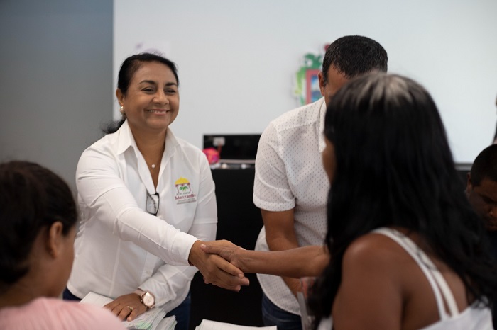 Griselda Martínez entrega apoyos sociales a familias y para el fomento al talento deportivo