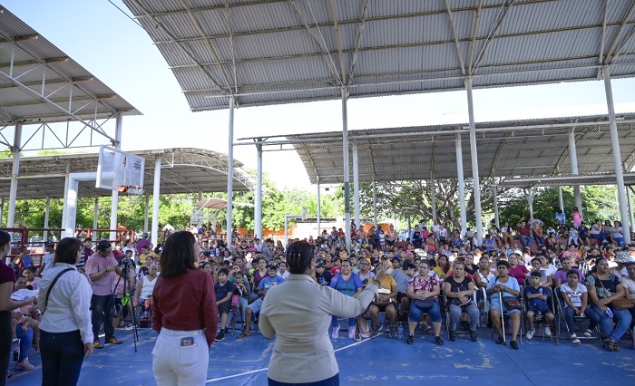 Ayuntamiento de Manzanillo apoya a 888 estudiantes del nivel básico