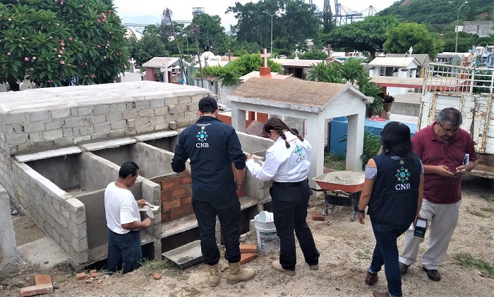 Muestra panteón Teresa S. Escobar, modelo de inhumación de restos no identificados a la Comisión Nacional de Búsqueda