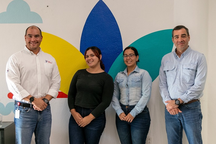 Peña Colorada impulsa la habilidad del idioma inglés, con beca a dos estudiantes para Canadá