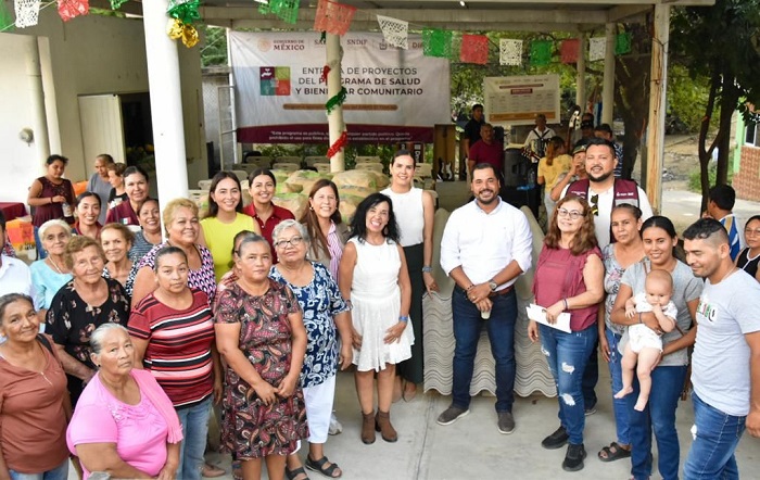 Titular de DIF Nacional realiza gira por Colima; entregan proyecto de mejoramiento de vivienda en Manzanillo