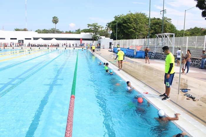 Incode Colima ofrece clases de natación en el Centro Acuático de Occidente