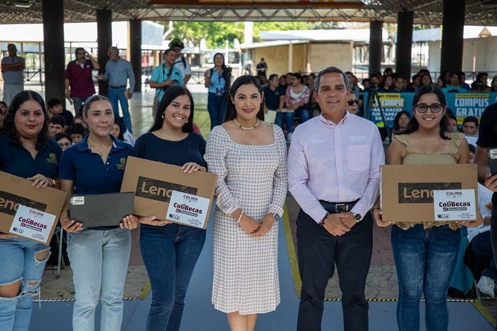 Casi 3 mil estudiantes de licenciaturas e ingenierías de la UdeC reciben ColiBecas Computadoras gratuitas