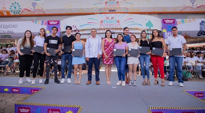 Casi 3 mil estudiantes de UdeC reciben este miércoles computadoras gratis