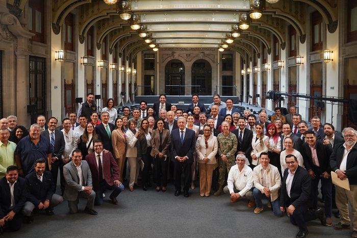 Viridiana Valencia participó en reunión que encabezó el presidente López Obrador en Palacio Nacional