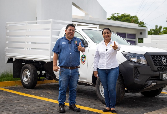 Por primera vez el Ayuntamiento de Manzanillo entrega vehículo para el trabajo de su almacén