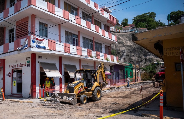 Griselda Martínez da inicio a la pavimentación con concreto hidráulico de la calle 21 de marzo