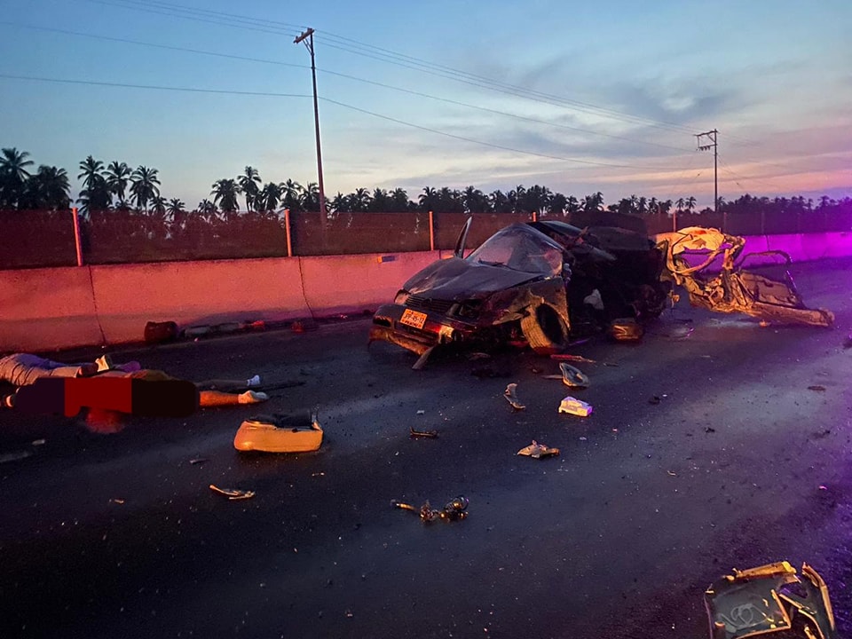 Mueren tres personas y dos más lesionadas en fuerte choque a la salida de Manzanillo a Tecomán