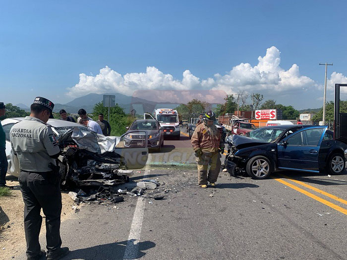 Cinco lesionados, una de gravedad en fuerte accidente en el Libramiento El Naranjo, en Manzanillo