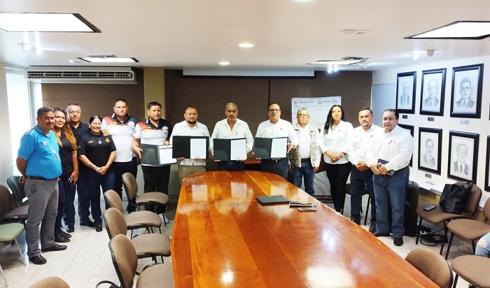 IEEA Colima firma convenio con CRREAD Mich para disminuir rezago educativo