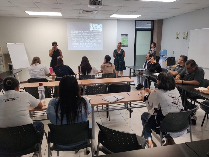 Personal del Gobierno de Colima toma curso de Lengua de Señas Mexicana, para brindar mejor atención