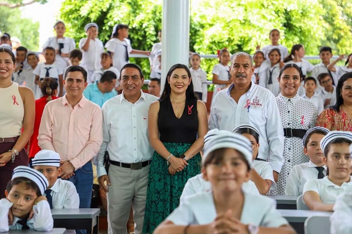 Tras 23 años, primaria en Villa de Álvarez recibe mobiliario nuevo por la Gobernadora