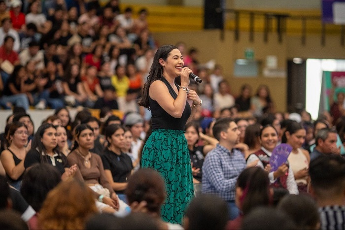 Más de 1 mil 600 estudiantes de UdeC en la Villa recibieron este lunes ColiBecas Computadoras
