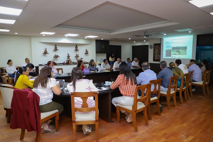 Indira se reúne con alcaldes y alcaldesas para coordinar la atención a afectaciones por huracán ‘Lidia’