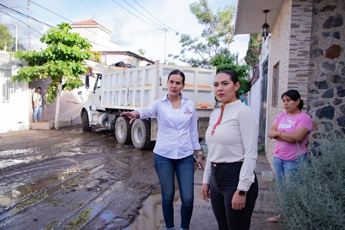 Gobernadora Indira Vizcaíno recorre zonas afectadas de Manzanillo por lluvias del huracán ‘Lidia’
