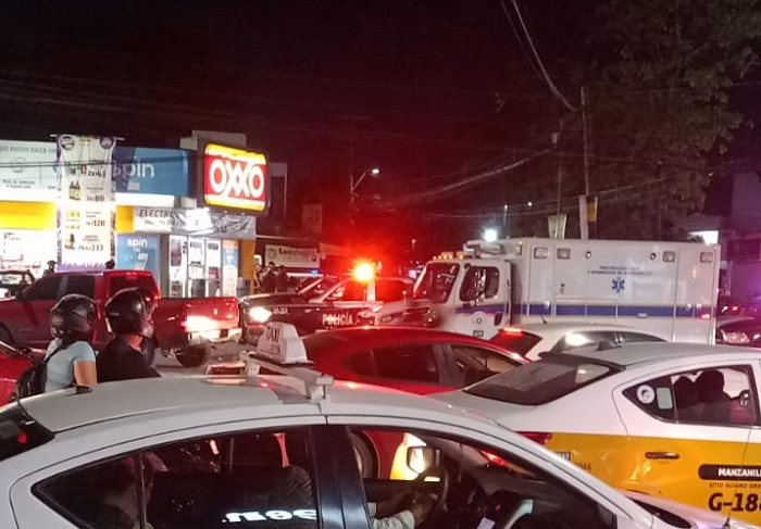 Asesinan a un hombre afuera de un Oxxo del Barrio 2, en Manzanillo