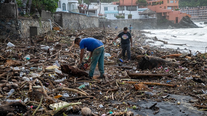 El Ayuntamiento de Manzanillo atiende daños ocasionados por Huracán “Lidia”