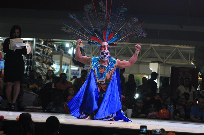Hoy se realiza el concurso de Catrinas y Catrines en la Feria de Colima