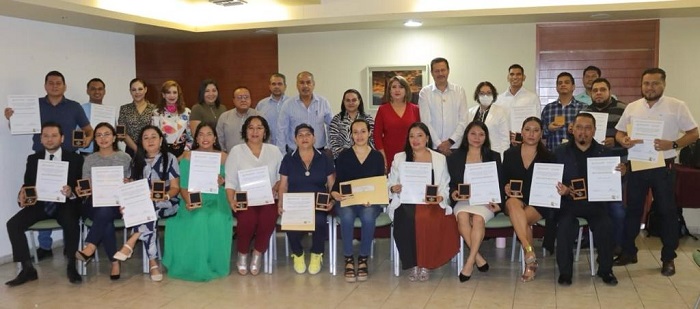 Educación Colima premia a docentes por buenas prácticas educativas