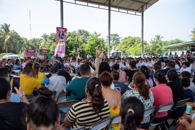 Estudiantes de 15 secundarias de Manzanillo reciben este martes computadoras gratuitas