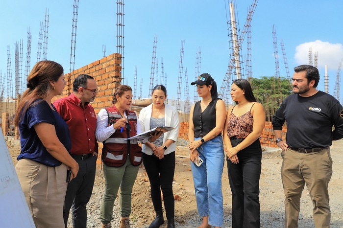 En Manzanillo, Indira supervisa avances en la construcción del Centro de Justicia para Mujeres