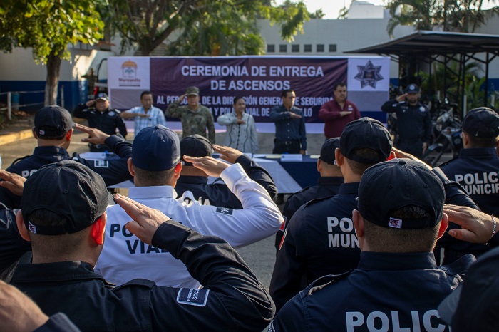 Entrega Griselda Martínez ascensos a 33 elementos de la Dirección General de Seguridad Pública y Policía Vial de Manzanillo