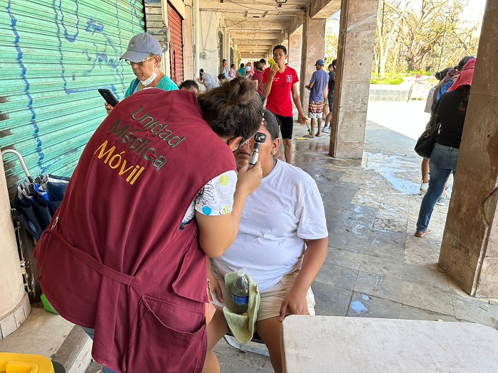 Unidades Médicas Móviles de Colima atienden a miles de personas afectadas por huracán ‘Otis’, en Guerrero