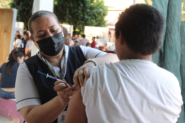 Salud Colima invita a vacunarse contra influenza y Covid-19