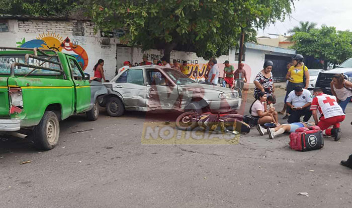 En fuerte choque en Tecomán, resultan cuatro personas lesionadas