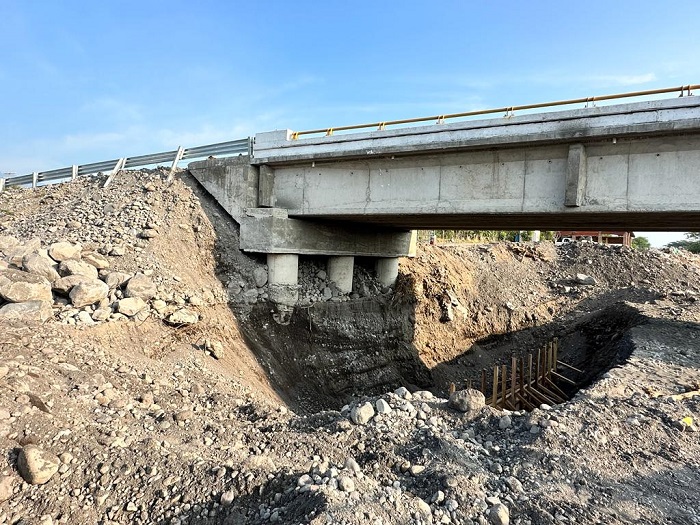 Comienza rehabilitación en puente Arroyo Seco sobre la carretera Villa de Álvarez-Minatitlán