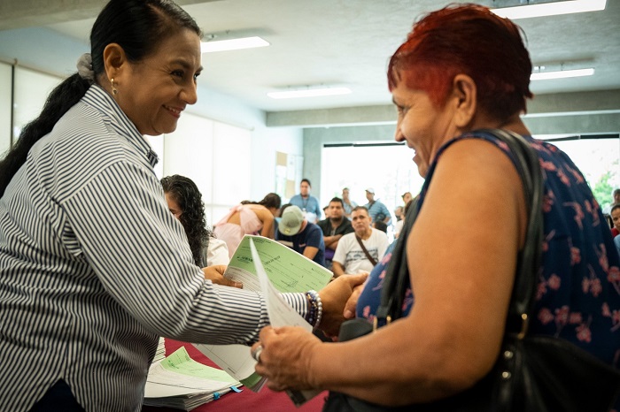Griselda Martínez hace entrega de los últimos apoyos sociales del año 2023