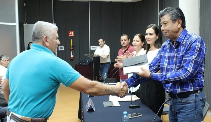 Gobierno Colima entrega recursos a cooperativas pesqueras de Manzanillo