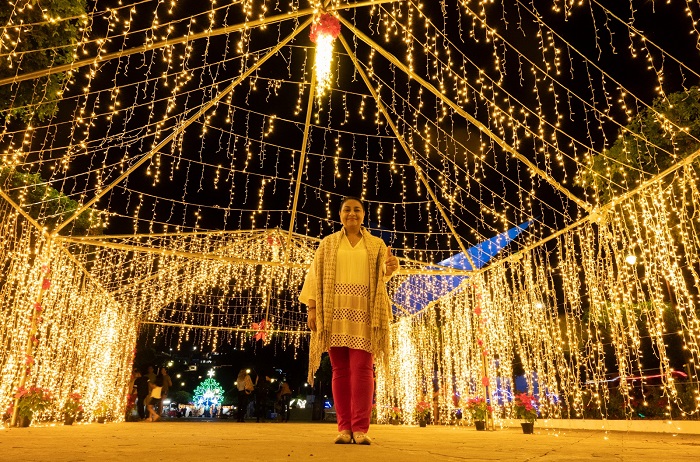 Griselda Martínez invita a visitar la Navidad Mágica Manzanillo 2023, en la explanada del Pez Vela