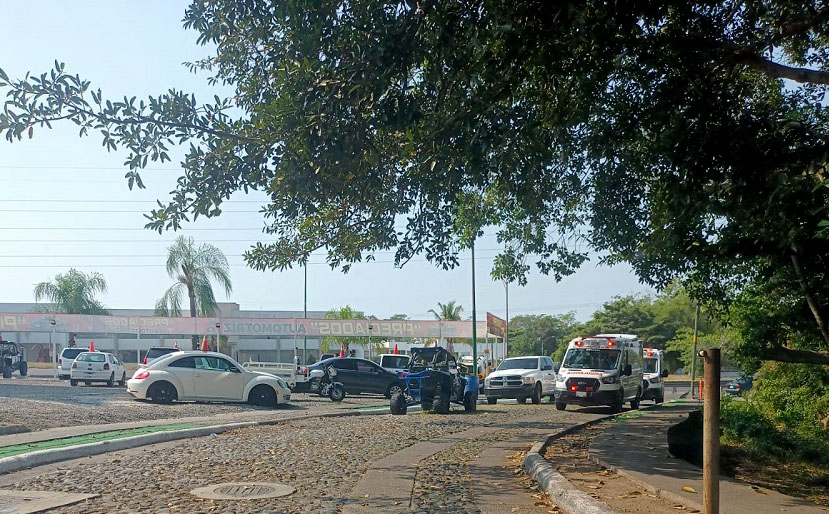 Ejecutan a balazos a dos hombres en un lote de autos en el Tercer Anillo Periférico de Colima