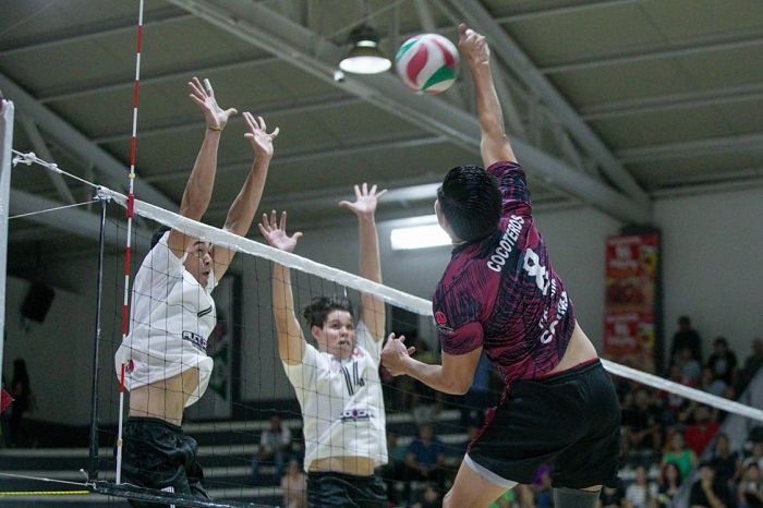 Cocoteros de Colima sigue de líder absoluto en LMV, tras ganar en su visita a Tapatíos