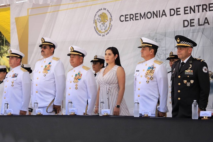 Gobernadora acude al cambio de mando de la Décima Región Naval en Manzanillo