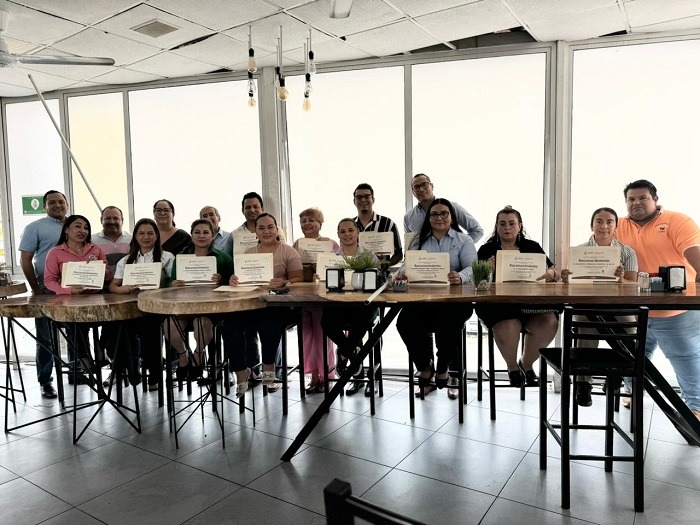 Gobierno de Colima reconoce a escuelas y empresas de Manzanillo que apoyaron en el ‘Pañatón’ en beneficio de personas adultas mayores