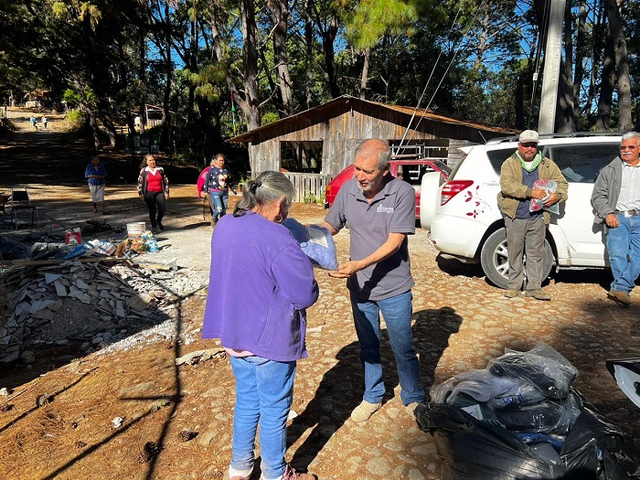 IAAM llevó jornadas de bienestar a personas adultas mayores de comunidades de Minatitlán y Villa de Álvarez