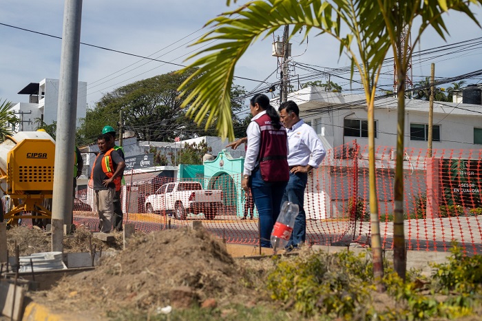 Griselda Martínez supervisa obra de infraestructura urbana en Santiago