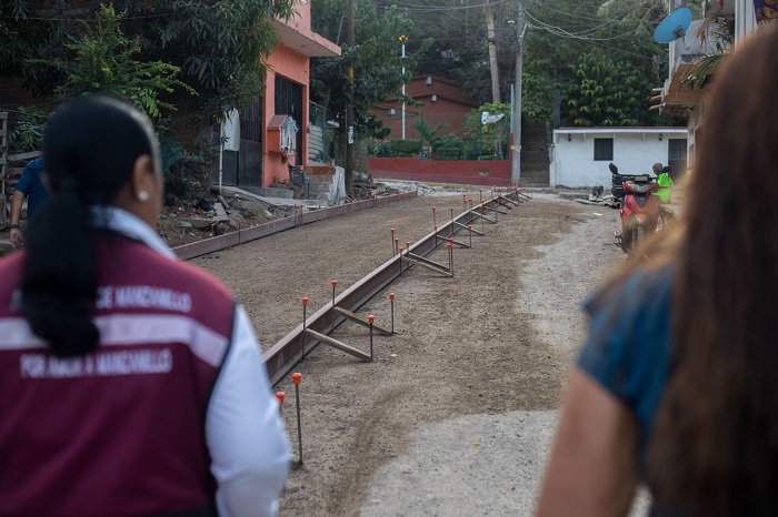 Supervisa Griselda Martínez obra de vialidad en la comunidad Francisco Villa