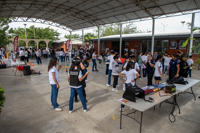 Ayuntamiento de Manzanillo realiza Jornadas por la Paz en la Secundaria Fernando Moreno