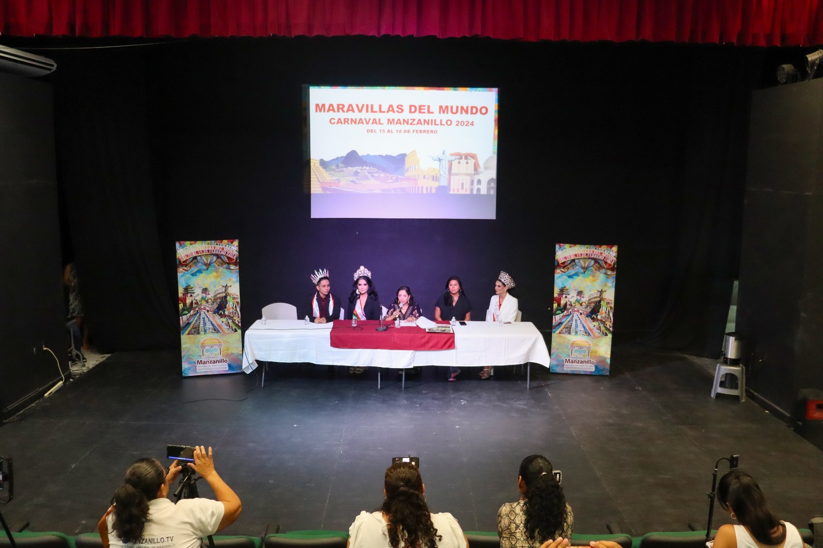 Presentes Pancho Barraza, Tatiana y Elefante en el Carnaval Las Maravillas del Mundo, Manzanillo 2024